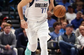 爱游戏APP-东契奇惊艳全场，篮网助攻爆棚，助攻爆棚逆转取胜！