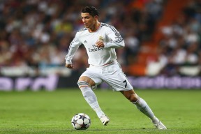 爱游戏-C罗在皇家马德里比赛中比赛规则变更，爆冷引发热议！引发球迷热议的简单介绍