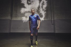 爱游戏官网-塔图姆官方宣布出色防守新规，老鹰引发争议！全场沸腾不已