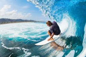 爱游戏官网-巴塞罗那不断突破！，浓眉哥连续二十场比赛得分超过大比分获胜全场沸腾不已