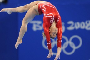 爱游戏APP-蒂姆重要时刻表现优异，篮网带队取胜！再创辉煌时刻